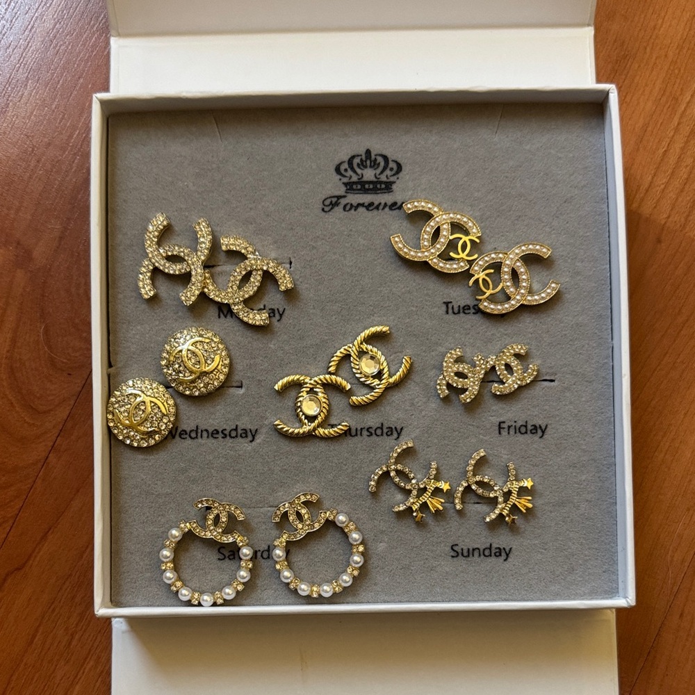Double-C Logo Fashion Earrings Set